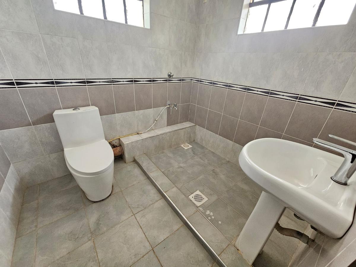 5 Bed House with En Suite in Nyari - 6