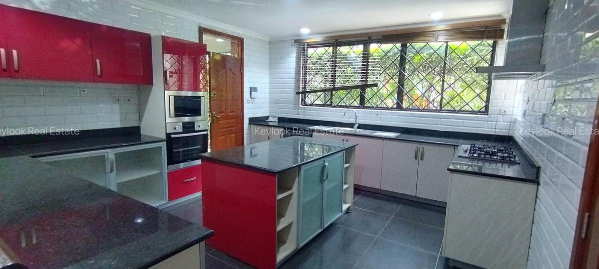 5 Bed Townhouse with En Suite at Lavington - 8