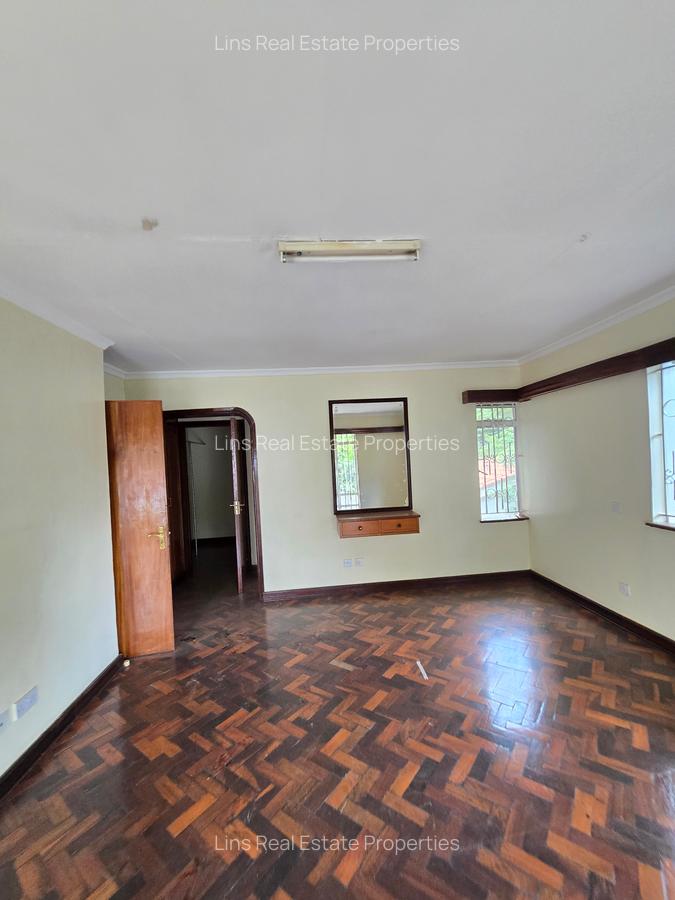 4 Bed Townhouse with En Suite in Lavington - 9