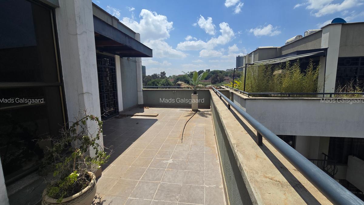 Furnished 3 Bed Apartment with En Suite at Hatheru Road - 9