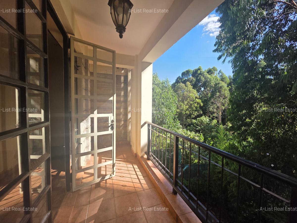 4 Bed Villa with En Suite at Redhill - 11