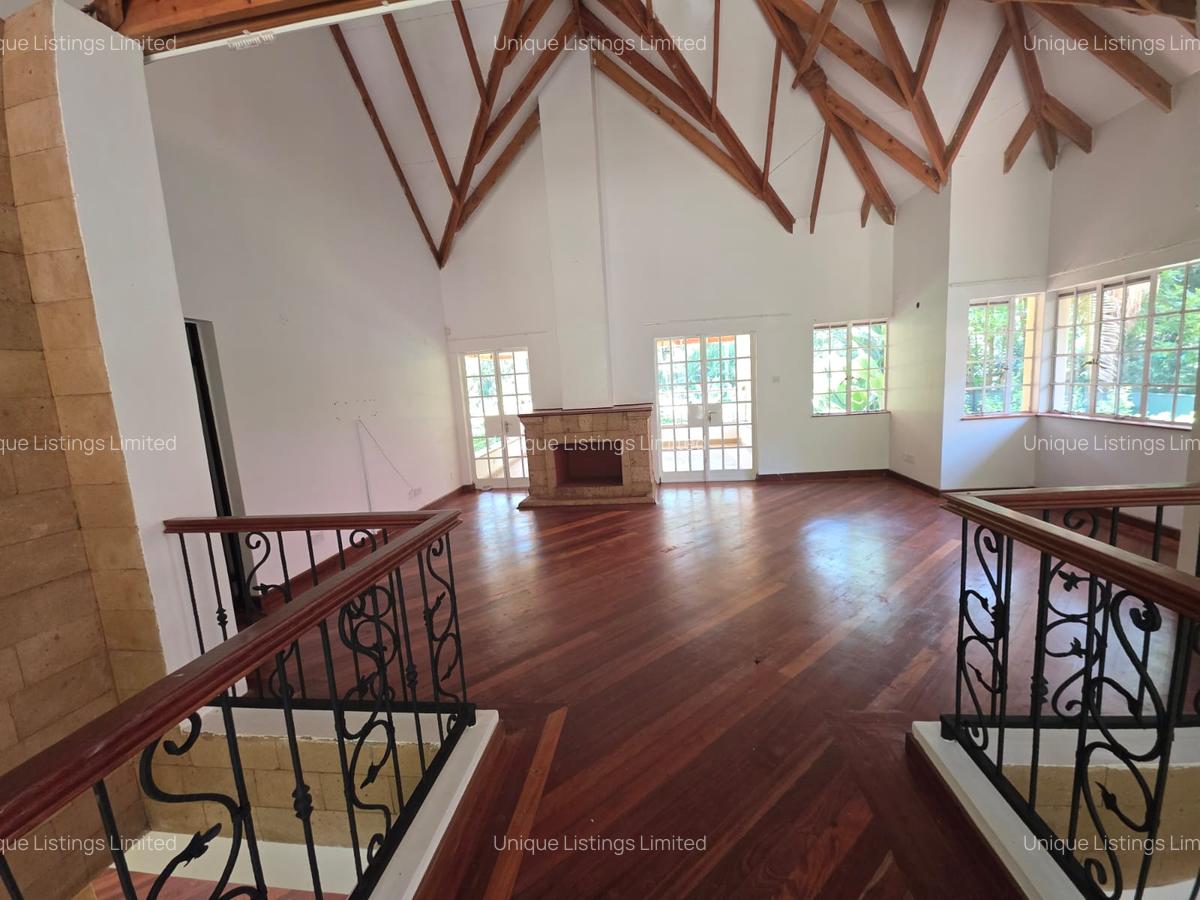 5 Bed Villa with En Suite in Rosslyn - 6