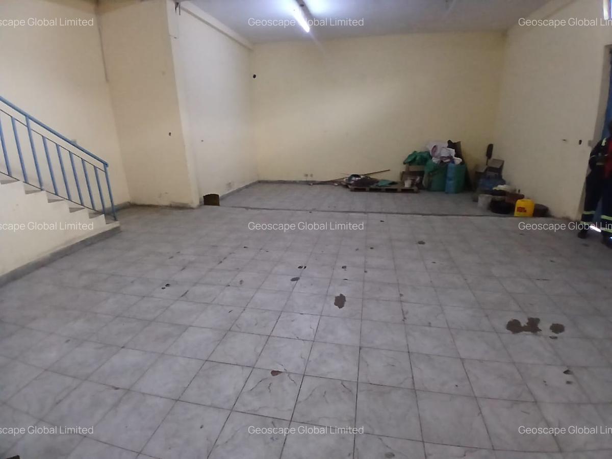 8,000 ft² Warehouse with Parking in Industrial Area - 2