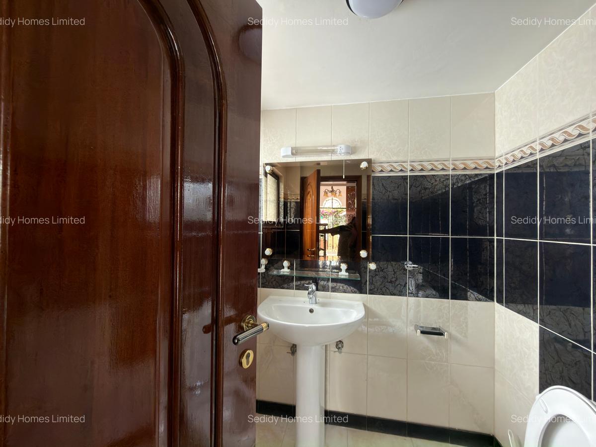 6 Bed House with En Suite in Gigiri - 11