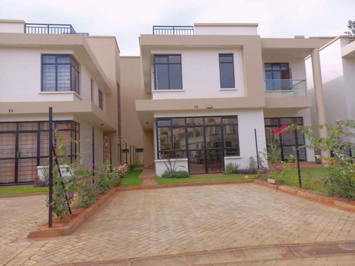 4 Bed Townhouse with En Suite at Membley - 1