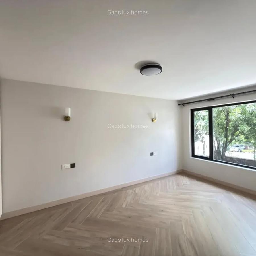 6 Bed Villa with En Suite at Lavington - 9