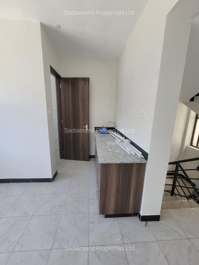 6,500 ft² Warehouse with Parking in Syokimau - 6