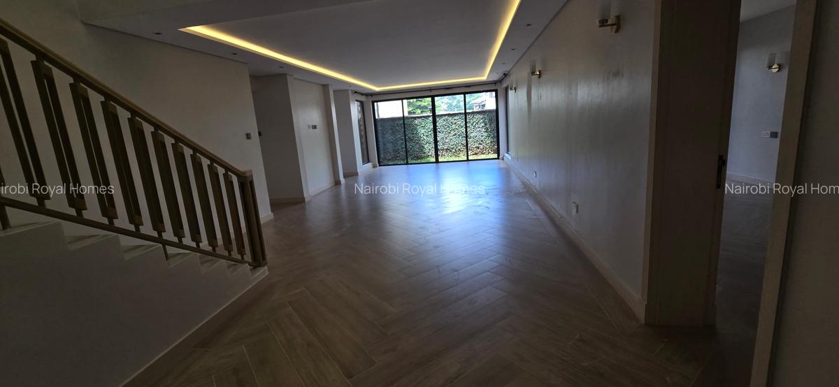 5 Bed House with En Suite at Lavington Green - 14