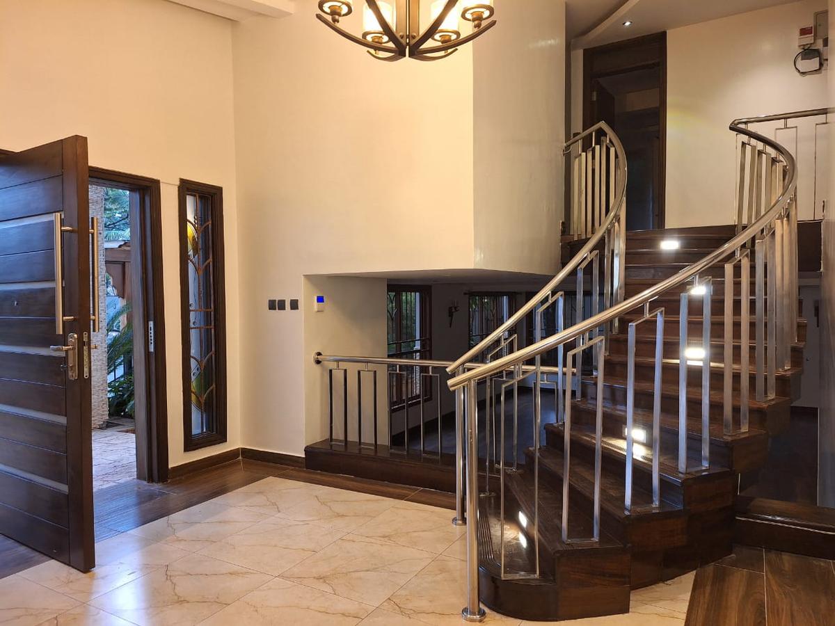 6 Bed House with En Suite in Kyuna - 12