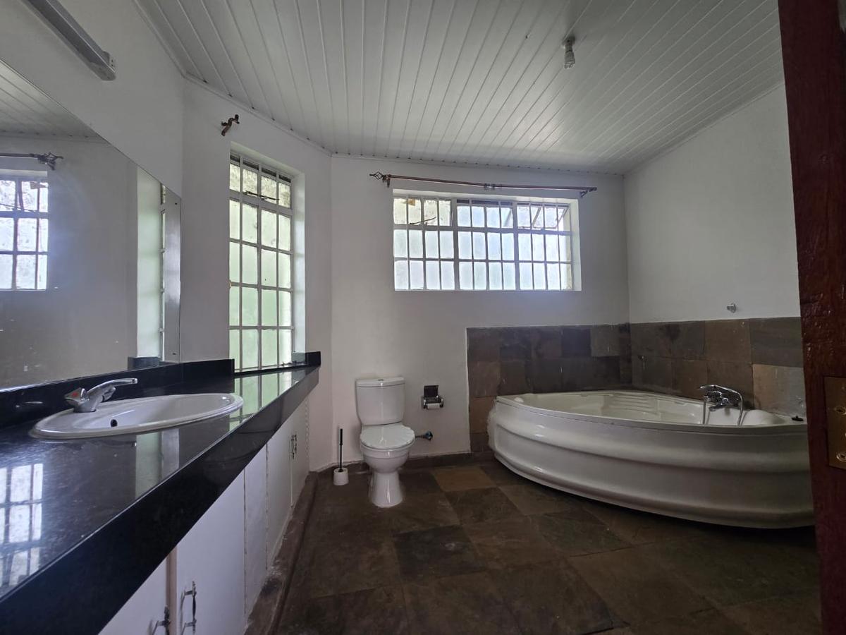 4 Bed House with En Suite in Spring Valley - 9
