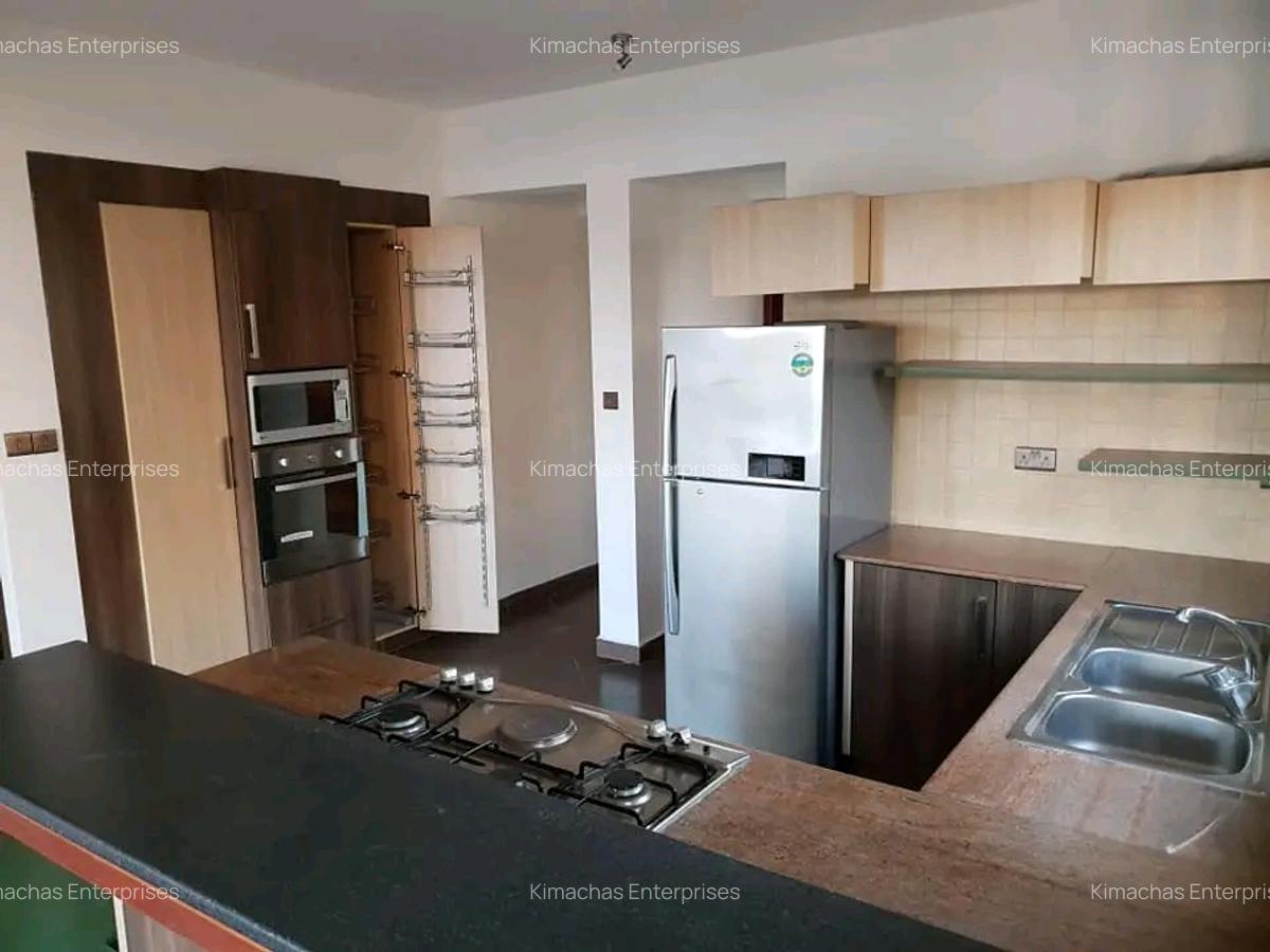 3 Bed Apartment with En Suite at Moyne Drive - 4