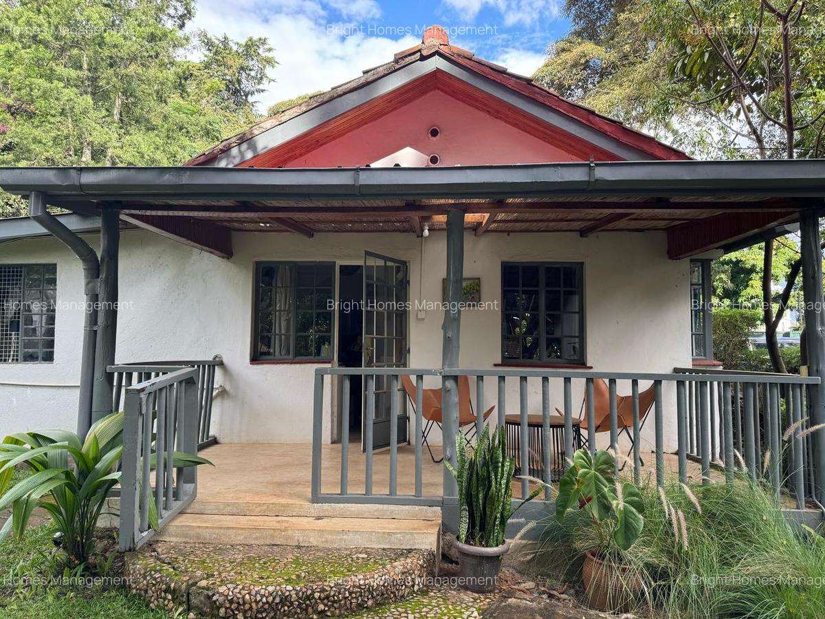 5 Bed House with En Suite in Lavington - 5