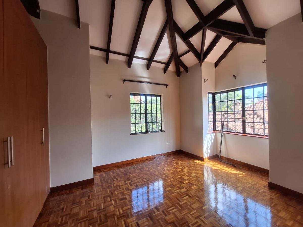 4 Bed Townhouse with En Suite in Spring Valley - 4