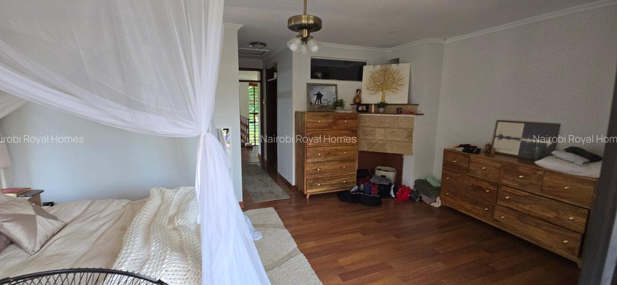 4 Bed House with En Suite at Rosslyn Heghts - 11