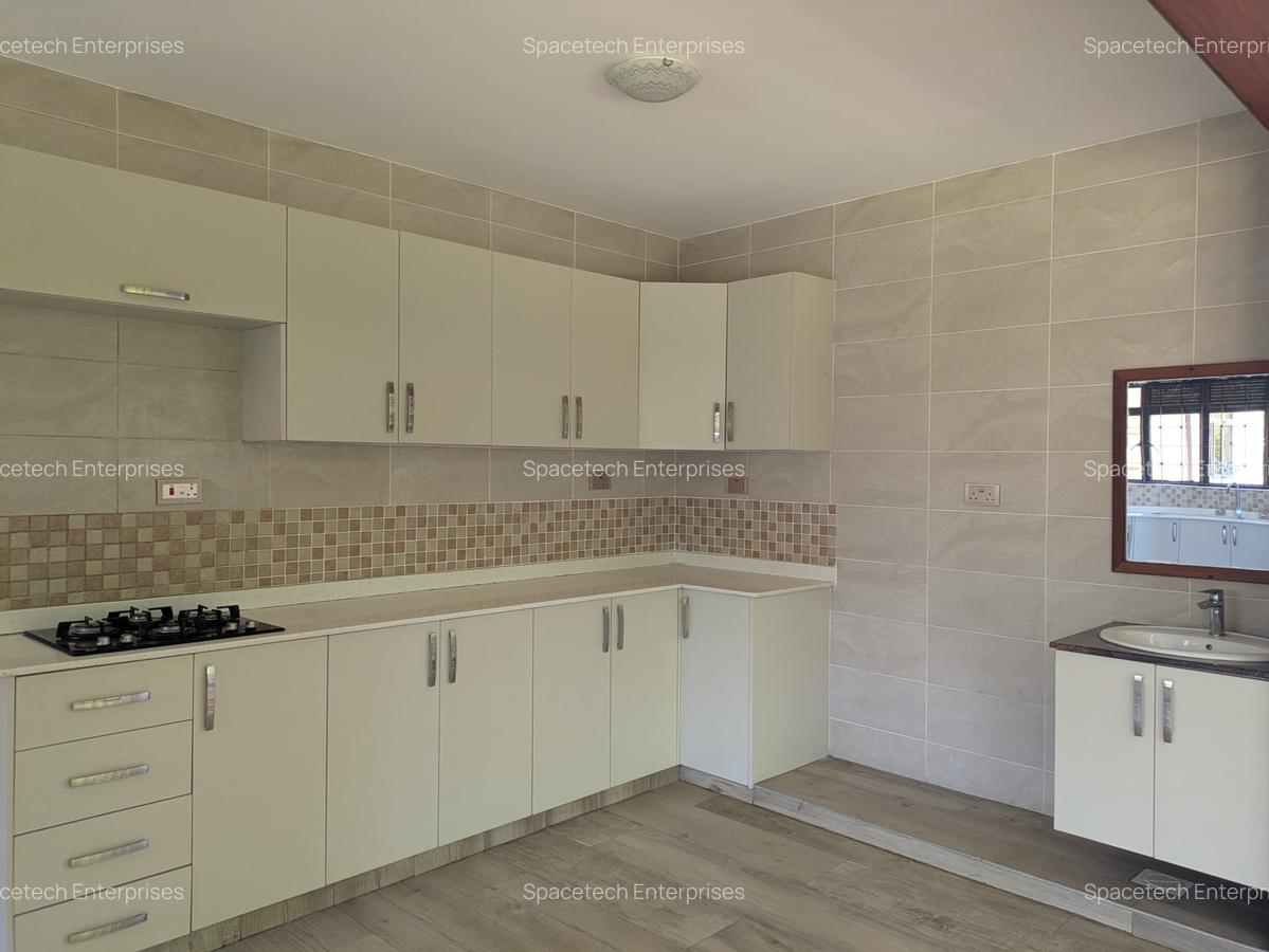 5 Bed Townhouse with En Suite in Runda - 6