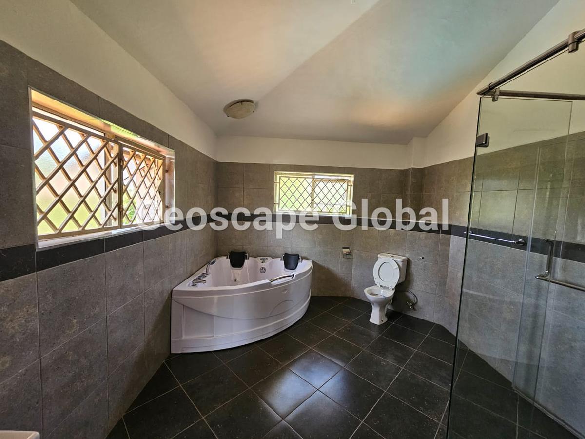 5 Bed House with En Suite in Runda - 8