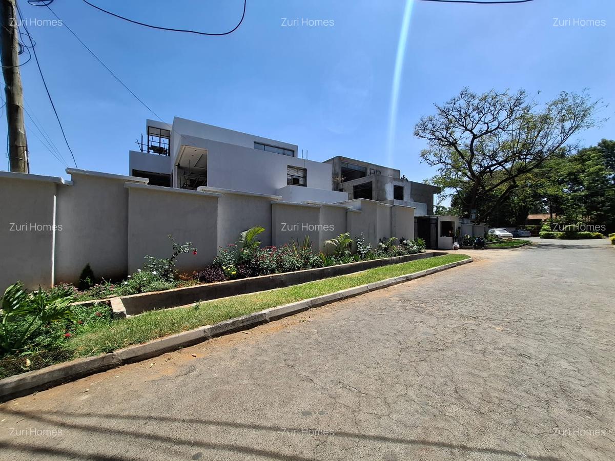 5 Bed Townhouse with En Suite in Lavington - 17