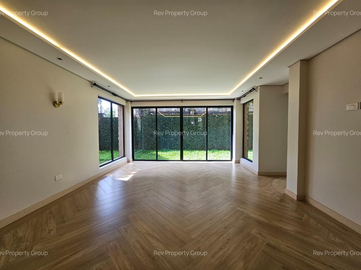 5 Bed Townhouse with En Suite in Lavington - 1