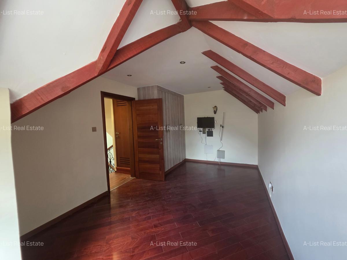 5 Bed Townhouse with En Suite at Convent Drive - 17