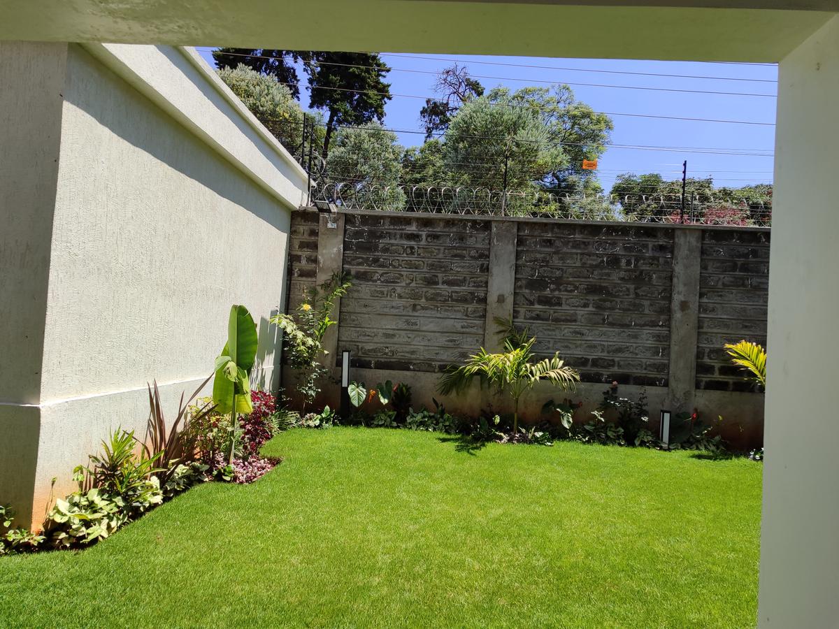 6 Bed Townhouse with En Suite at Lavington - 20