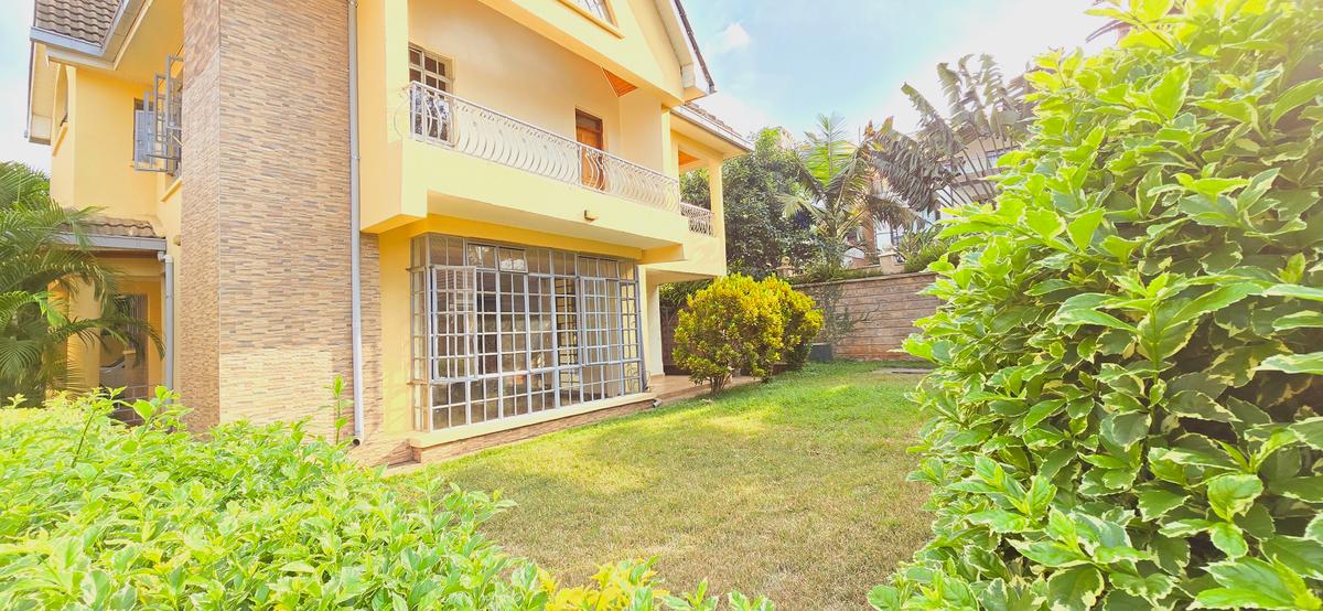 5 Bed Townhouse with En Suite at Lavington - 4