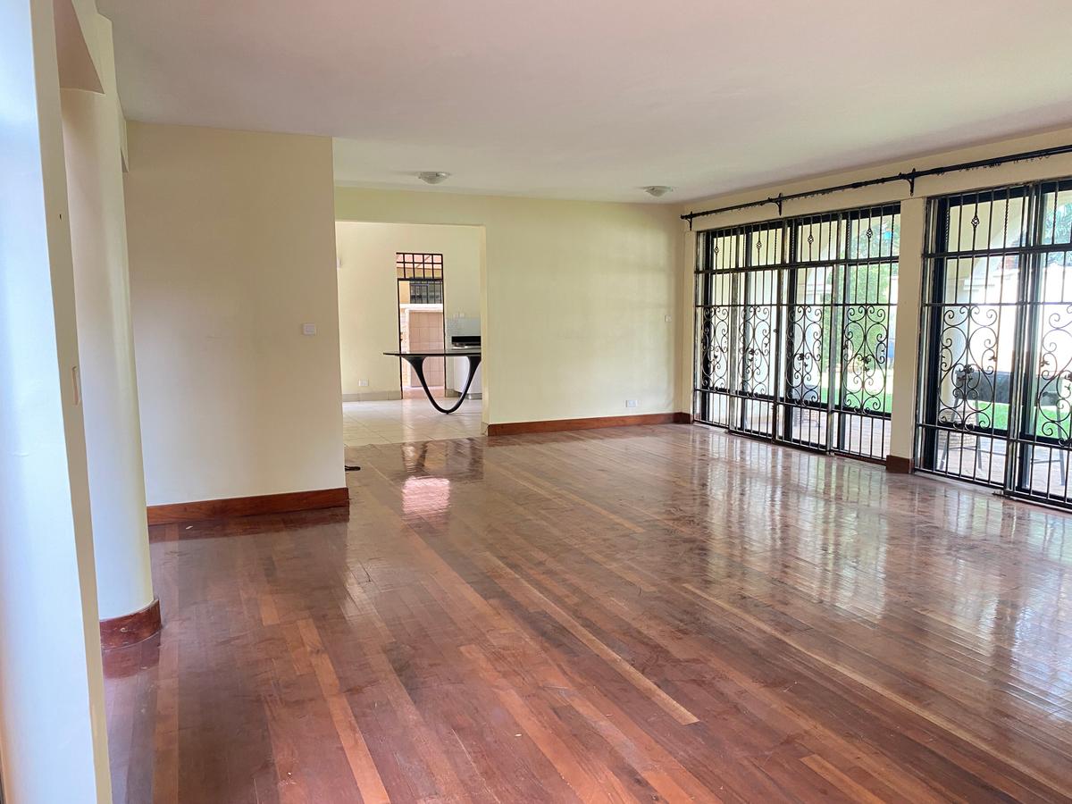 5 Bed Townhouse with En Suite in Lavington - 16