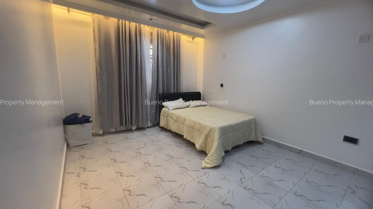 5 Bed House with En Suite at Croton Ridge - 8