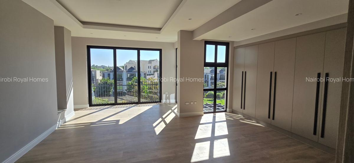 5 Bed Townhouse with En Suite at Palm Valley - 16