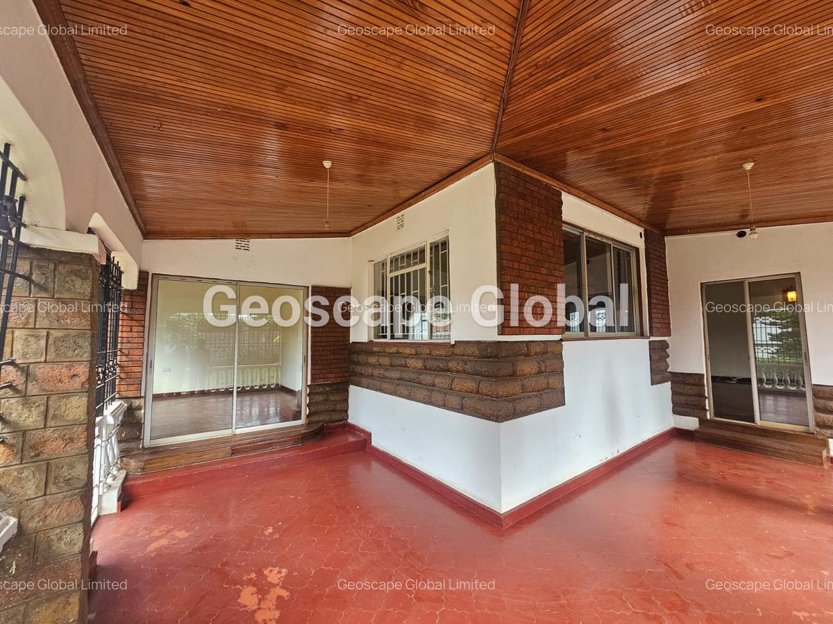 4 Bed House with En Suite in Rosslyn - 13