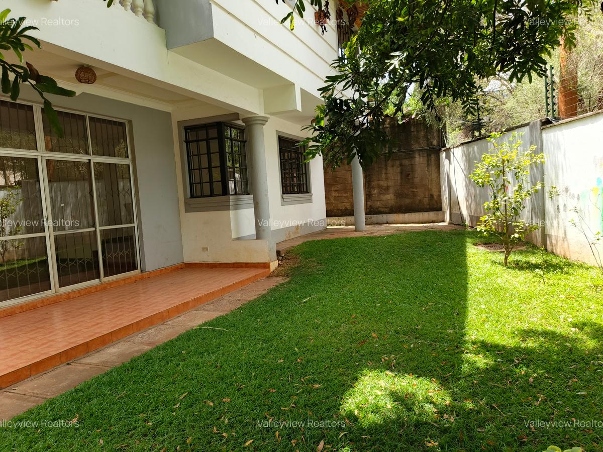 4 Bed Townhouse with En Suite at Lavington - 6