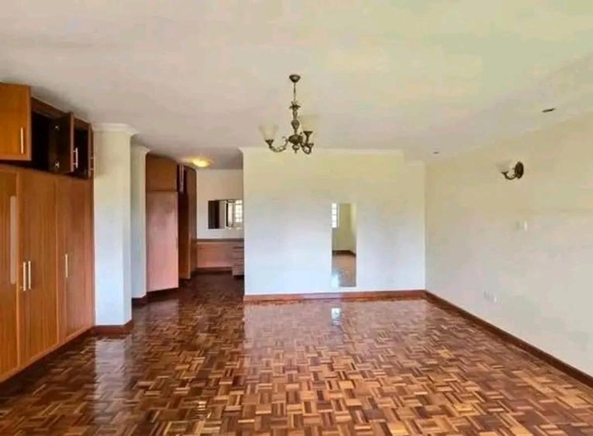 4 Bed Townhouse with En Suite in Lavington - 9