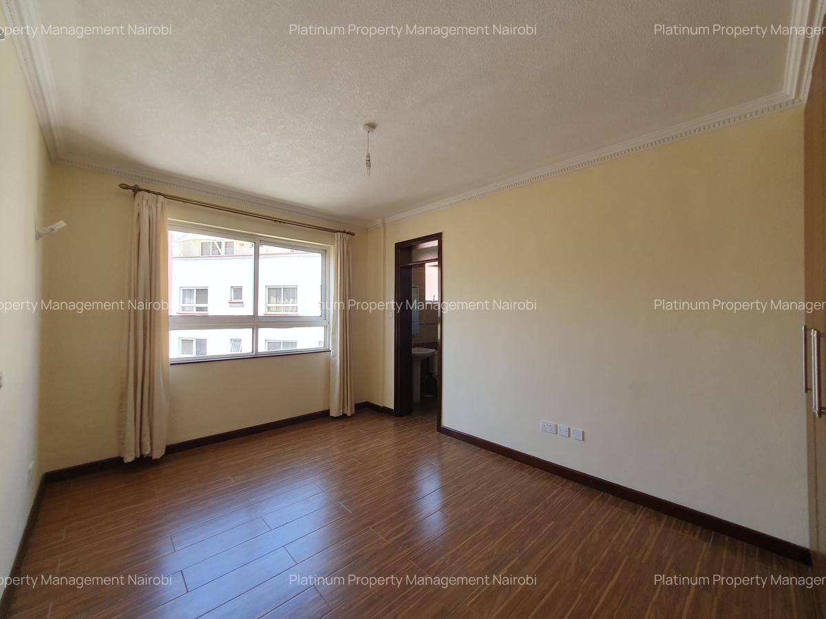 3 Bed Apartment with En Suite at River Gardens Park - 10