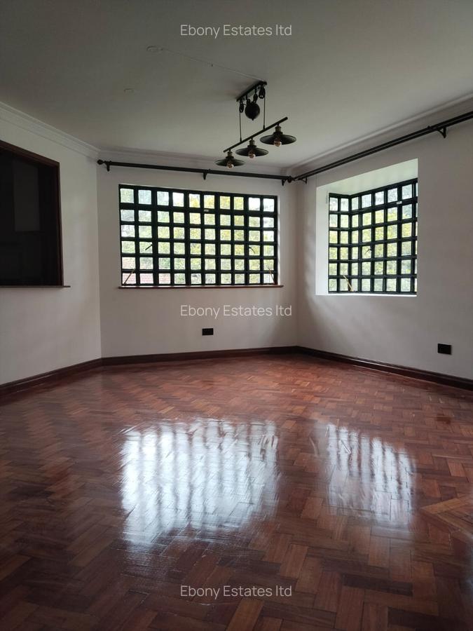 5 Bed Townhouse with En Suite in Lavington - 13