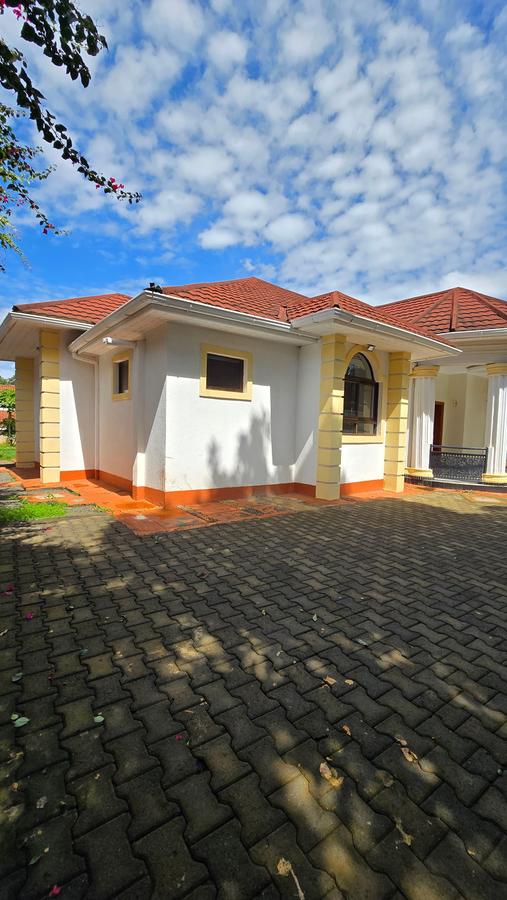 4 Bed House with En Suite in Runda - 4