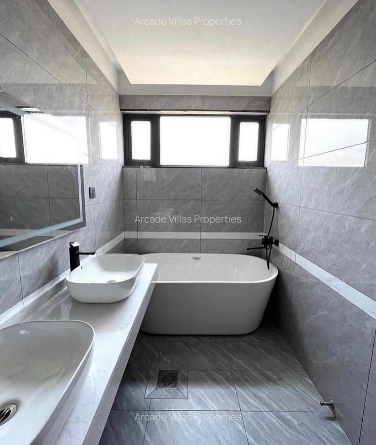 3 Bed Apartment with En Suite in Riverside - 5