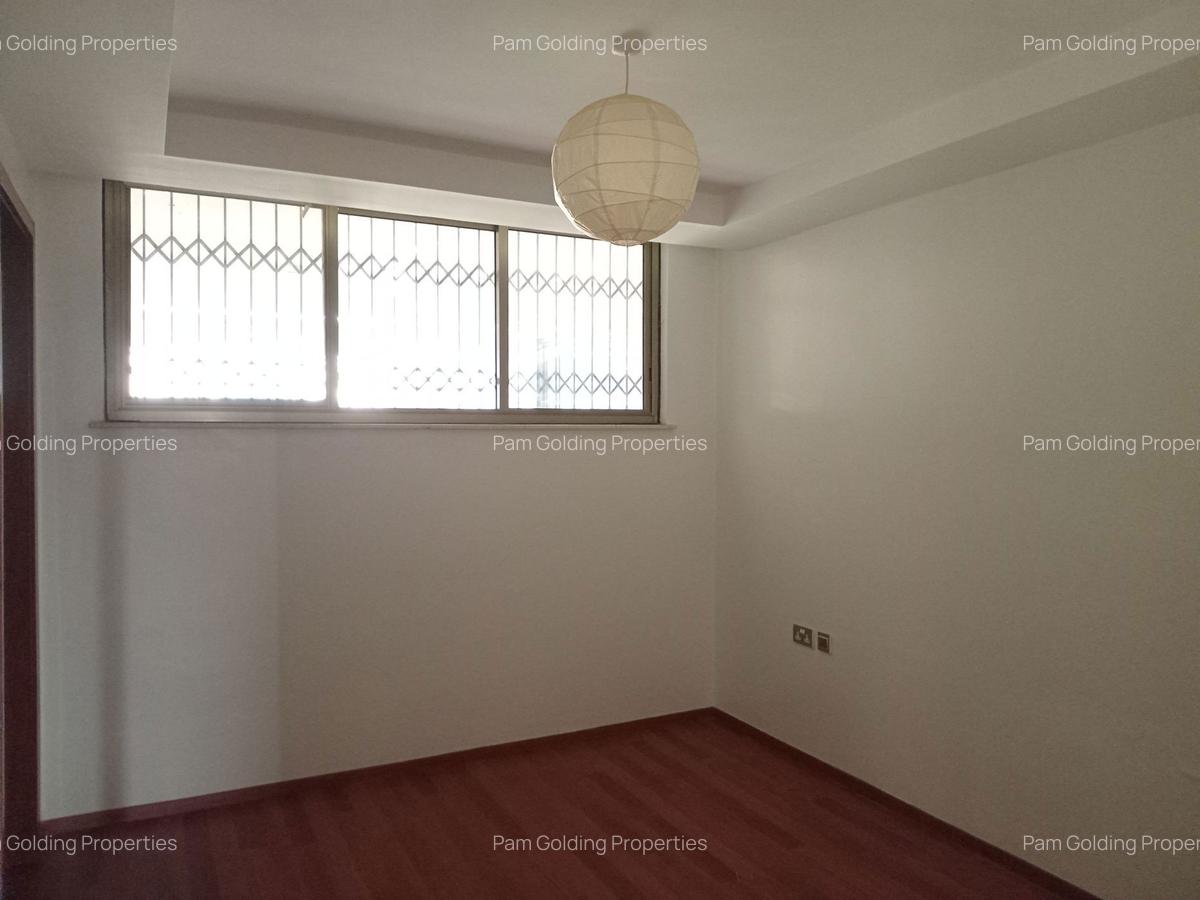 3 Bed Apartment with En Suite in Parklands - 13