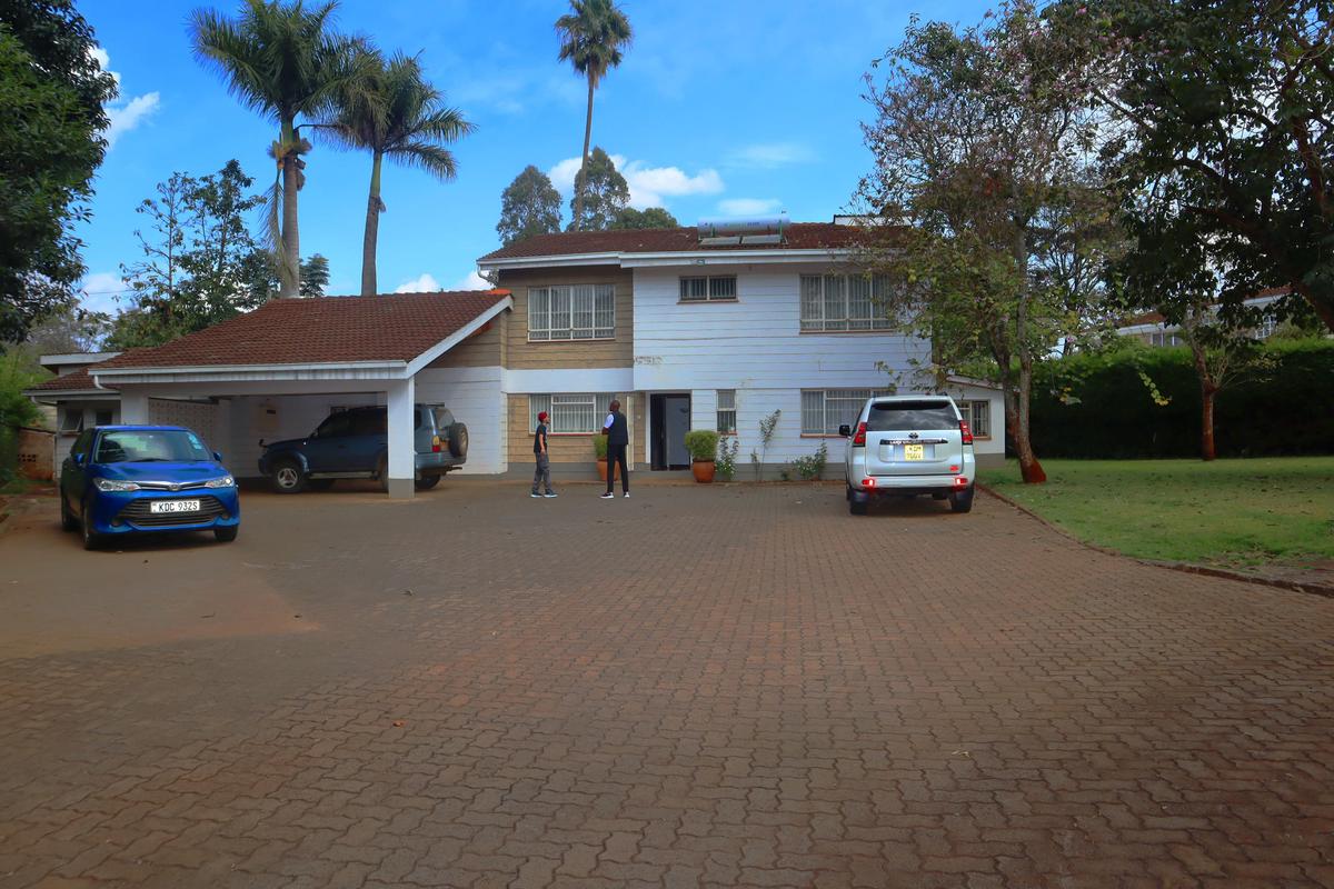 4 Bed House with En Suite at Unep - 10