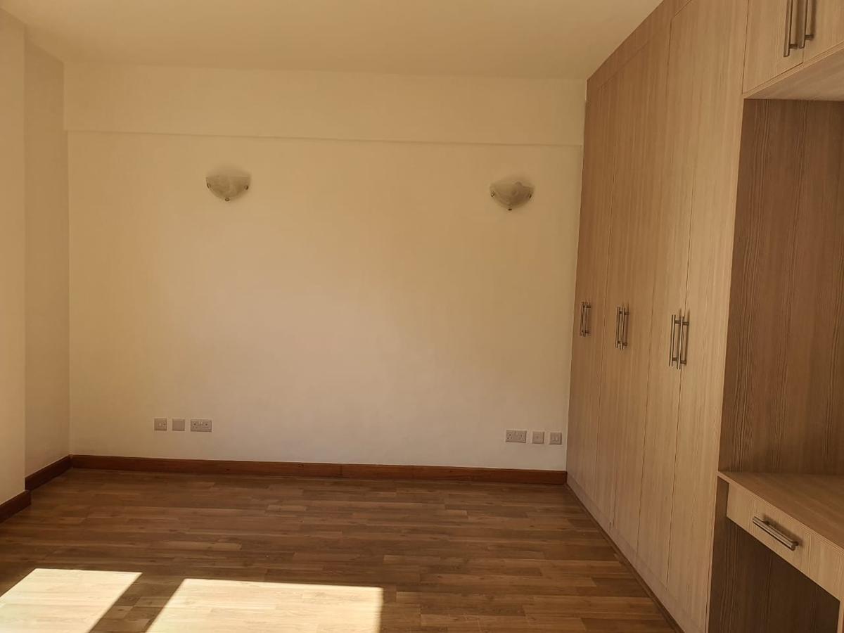 4 Bed Apartment with En Suite in General Mathenge - 9