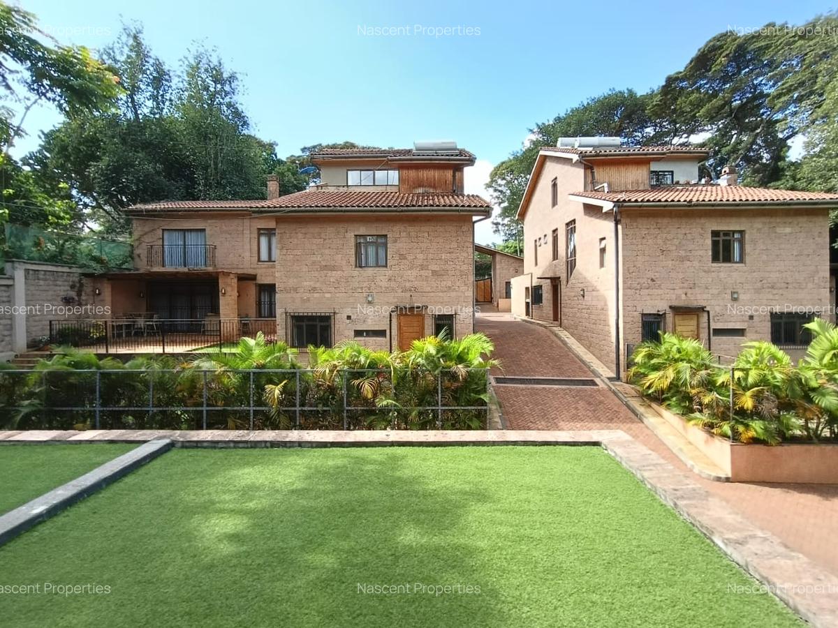 5 Bed Townhouse with En Suite in Lavington - 1
