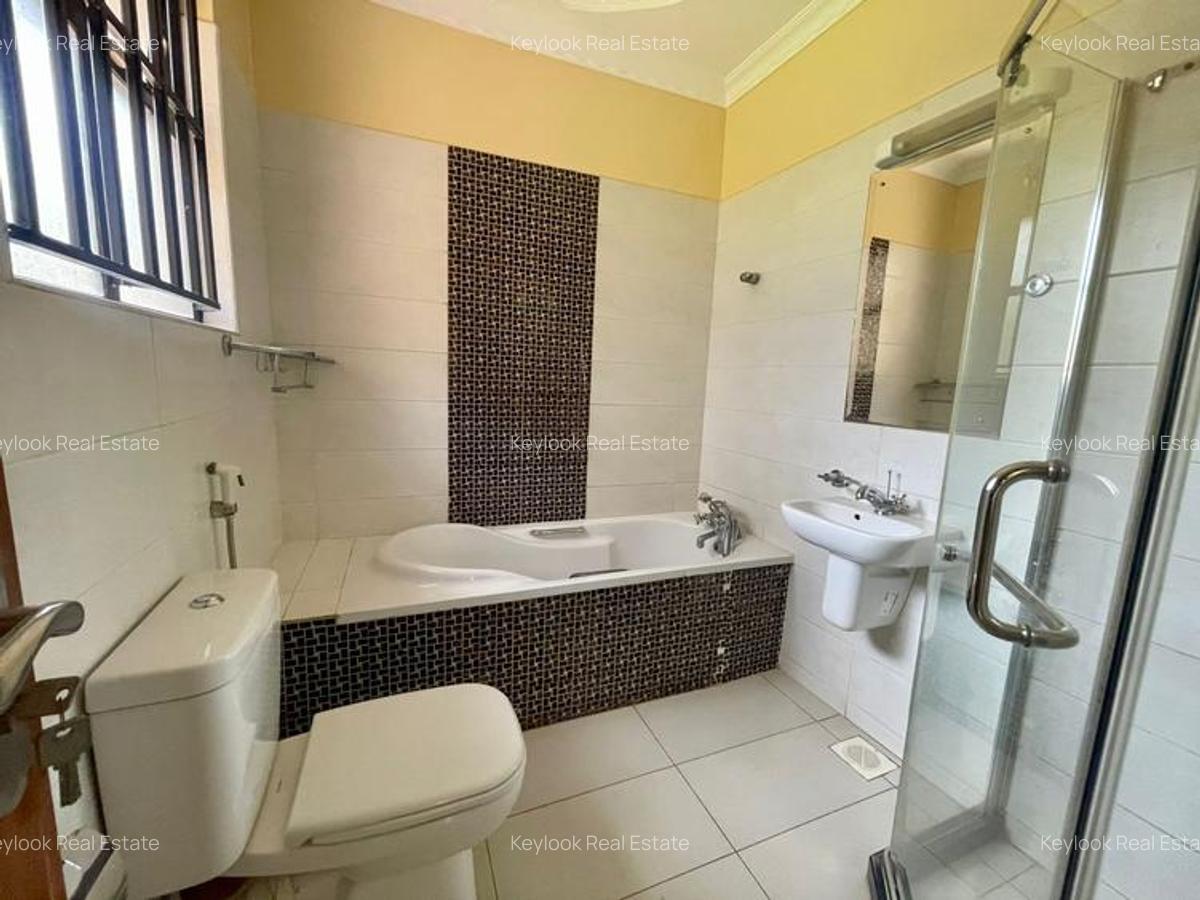 5 Bed House with En Suite at Lavington Green - 10