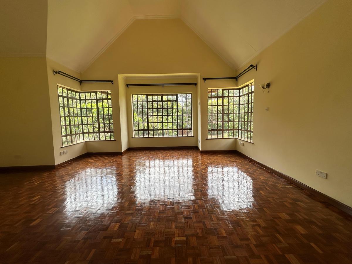 5 Bed Villa with En Suite at Lavington - 7
