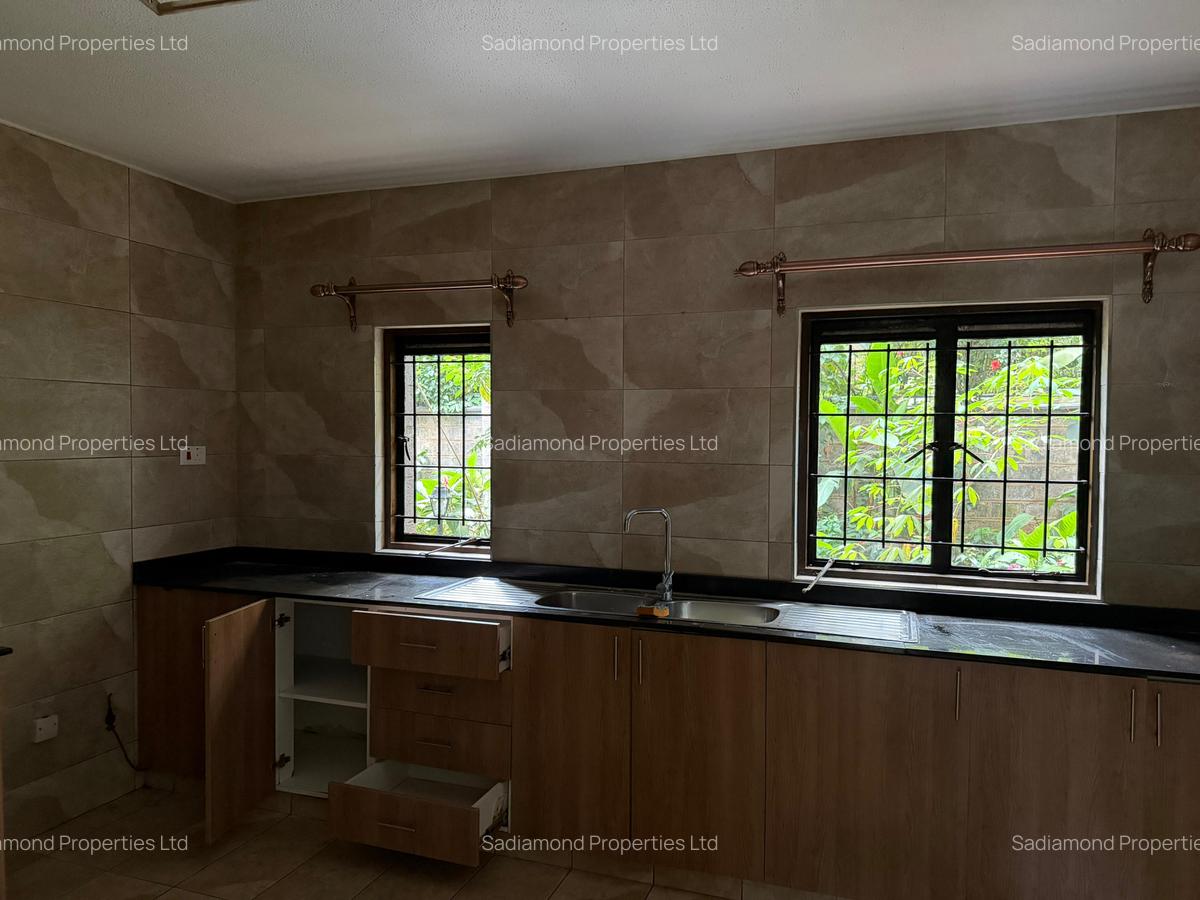 4 Bed House with En Suite in Riverside - 9