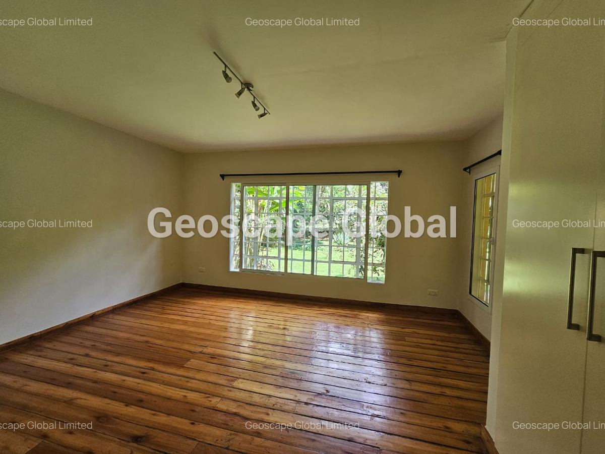 3 Bed House with En Suite in Ridgeways - 7