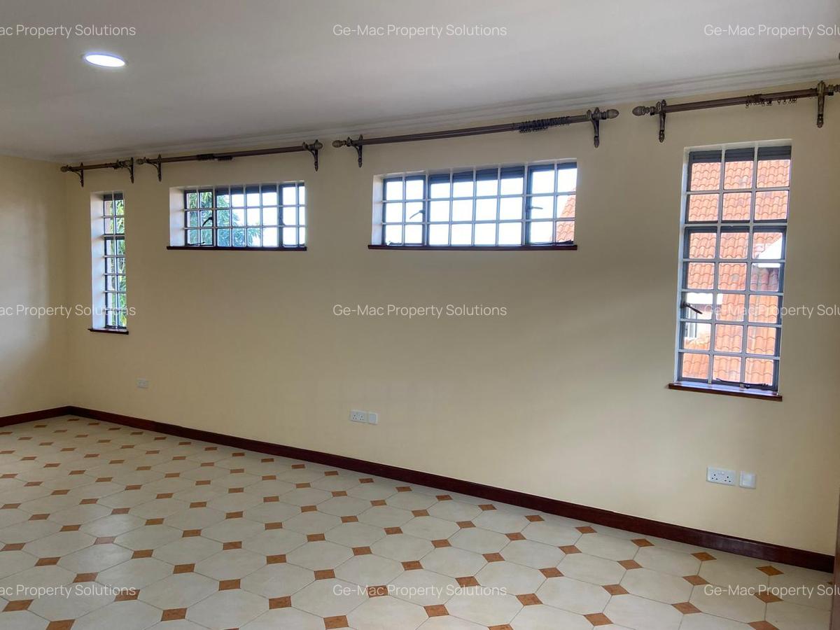 5 Bed House with En Suite in Runda - 11