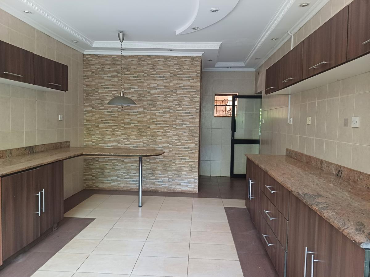 5 Bed House with En Suite in Runda - 6