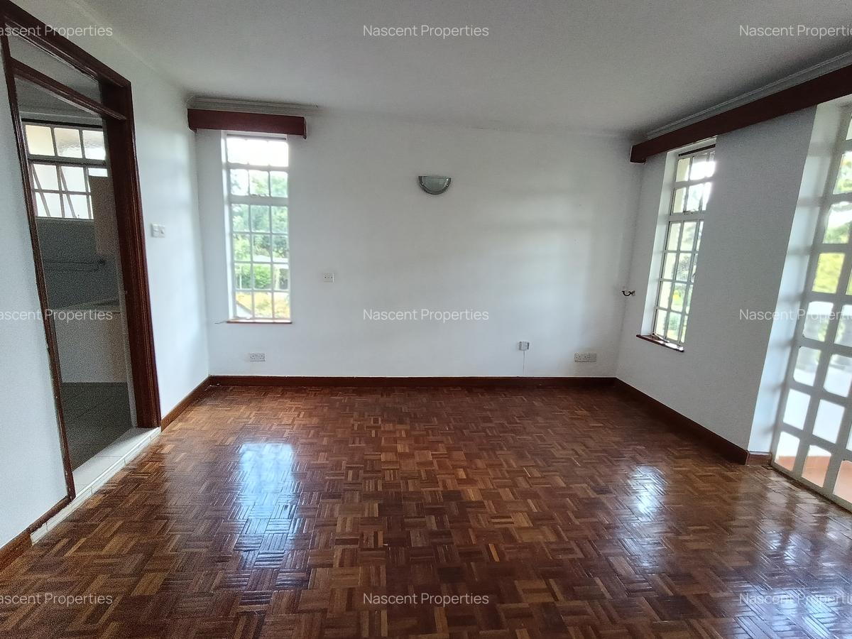 4 Bed Villa with En Suite in Rosslyn - 13