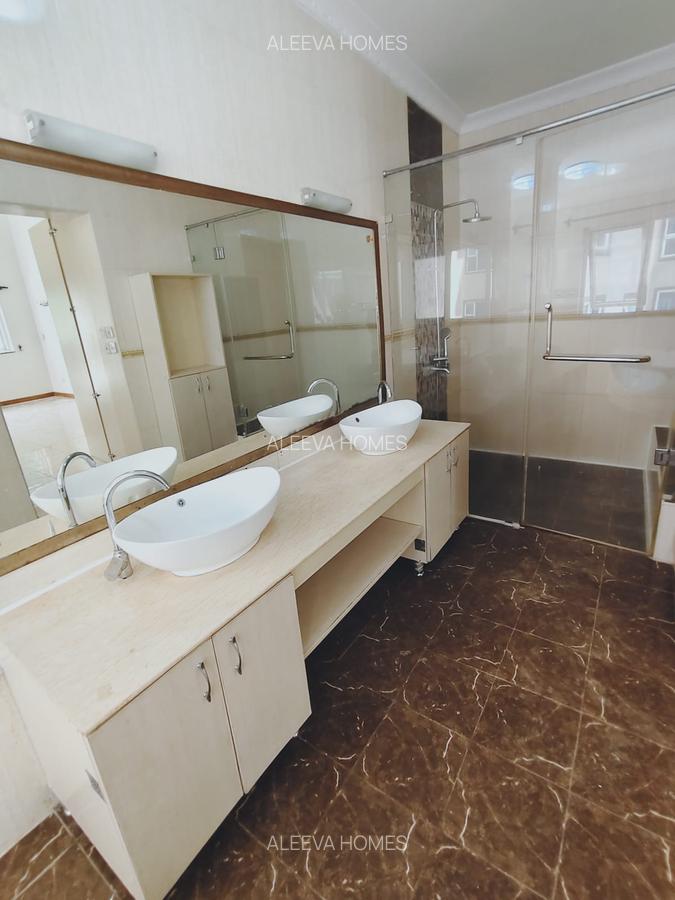4 Bed Villa with En Suite in Riverside - 18
