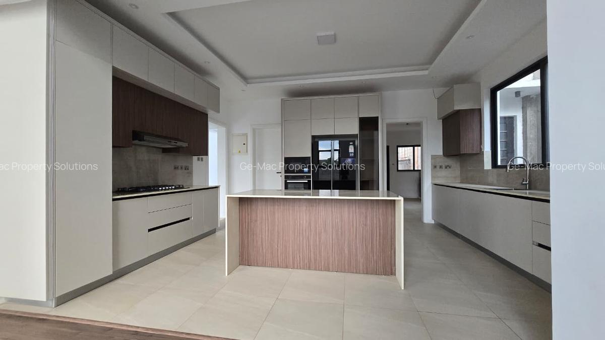 5 Bed House with En Suite in Lavington - 6