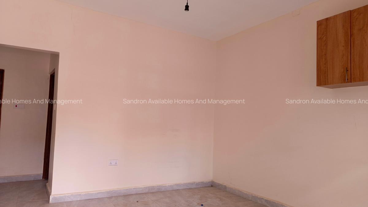 1 Bed House with En Suite in Lavington - 7