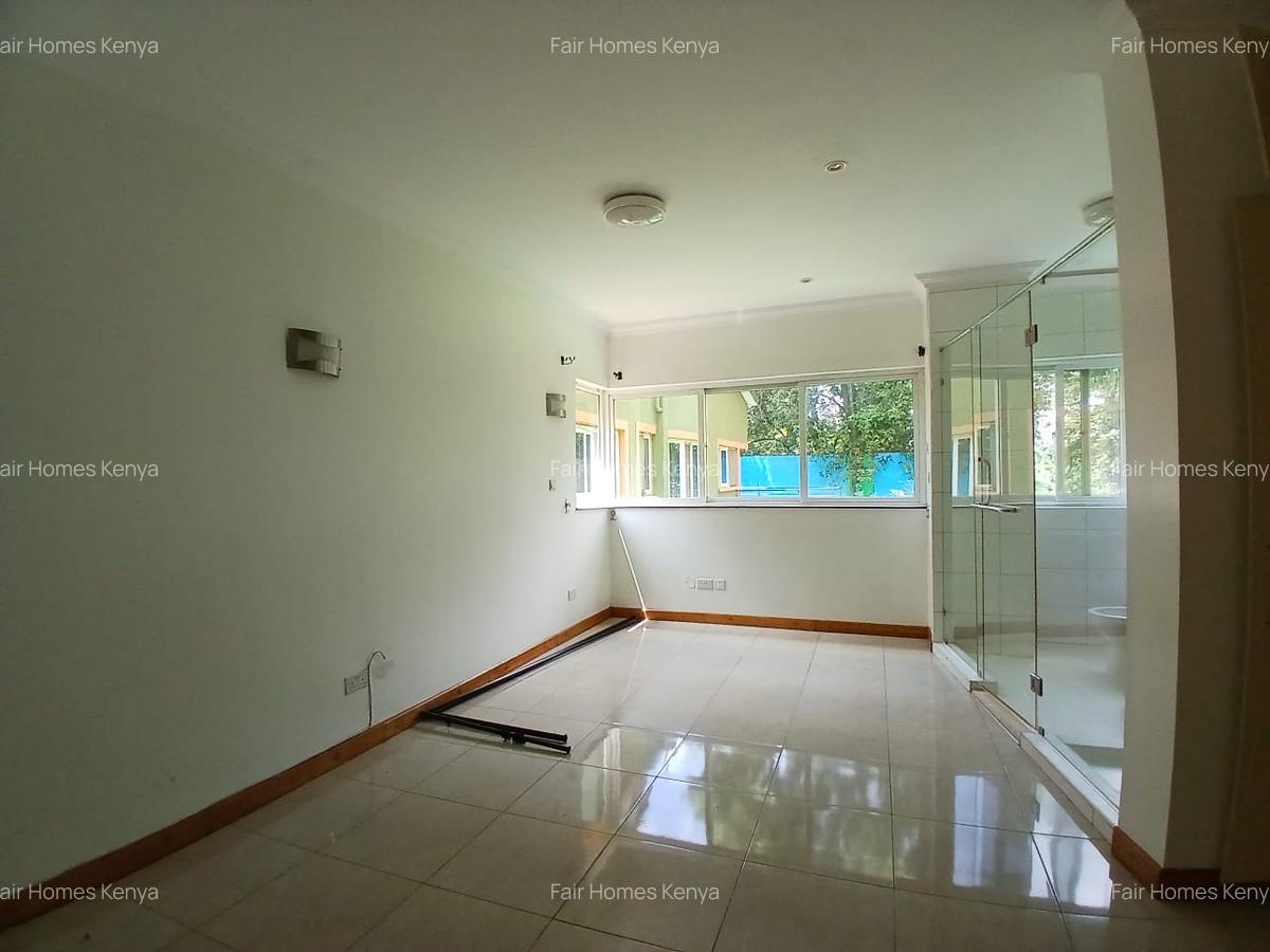 4 Bed Townhouse with En Suite at Riverside Drive - 9